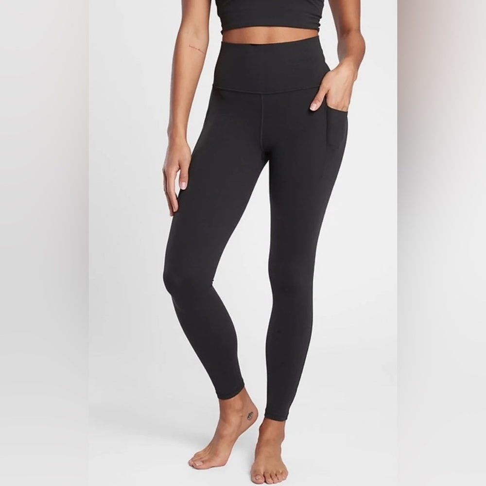 Athleta Salutation 7/8 Tight in Black